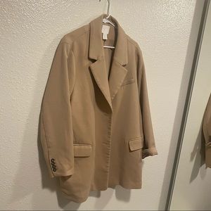 Oversized nude blazer